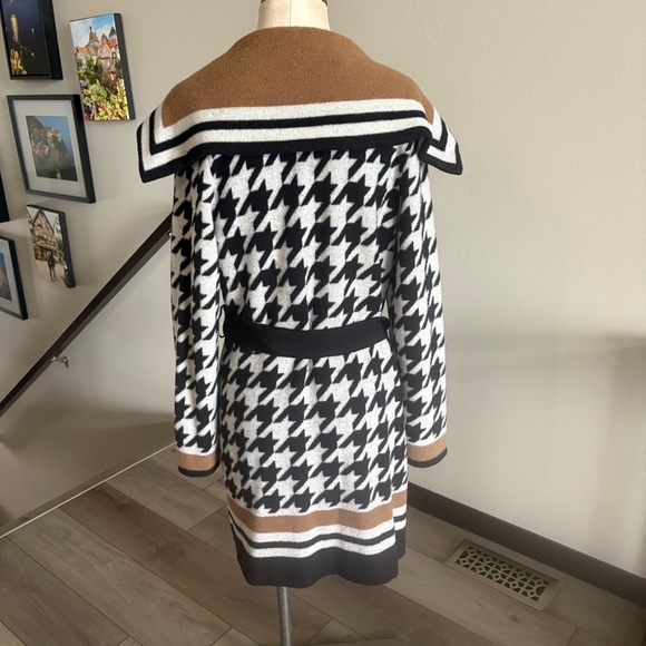 White House Black Market Houndstooth Cardigan in Black, White, and Brown - Picture 2 of 9